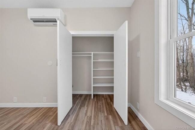 Building Photo - 303 Main St