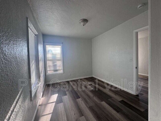 Building Photo - 1112 Barberry Ln