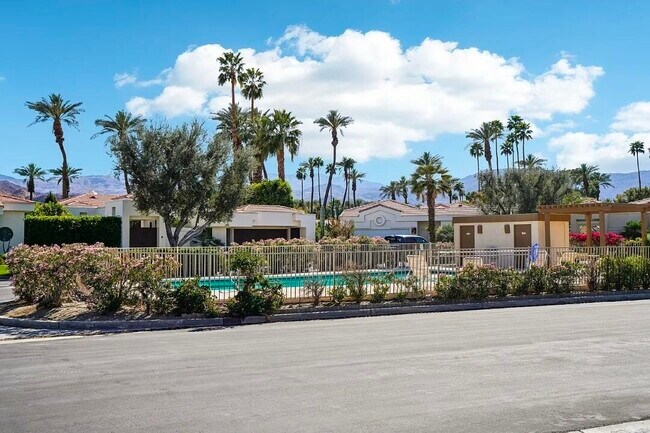 Building Photo - 75294 St Andrews Ct