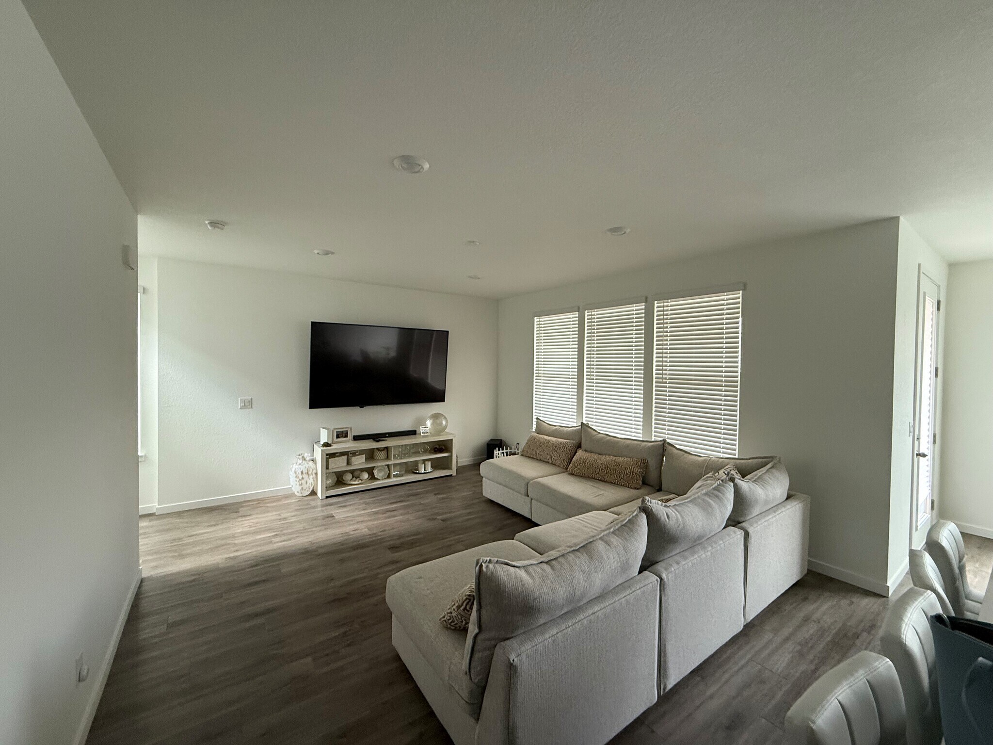 Building Photo - 8978 Woodmere Ct