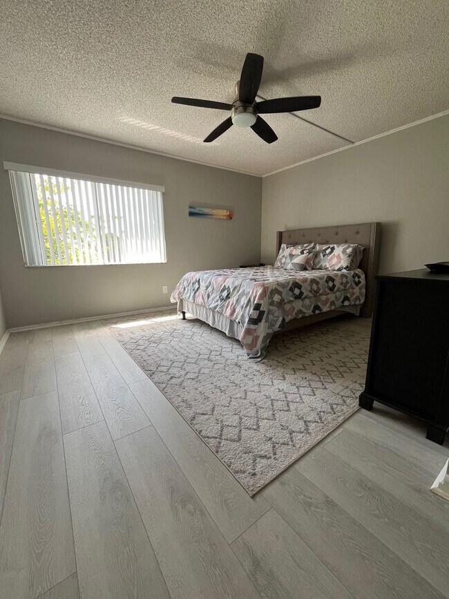 Building Photo - Renovated 2/2 Beacon 21 Condo Waterfront 55+ Community