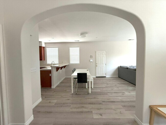 Building Photo - 956 Mira Lago Way