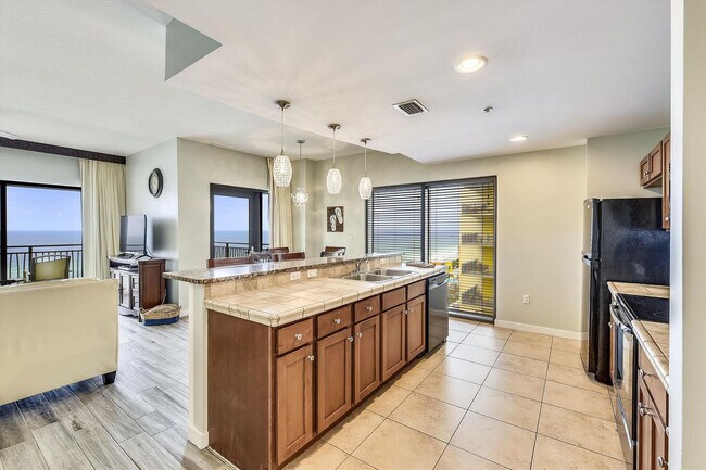 Building Photo - 15100 Front Beach Rd