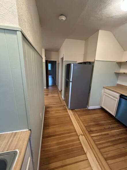 Building Photo - 335 Academy Ave