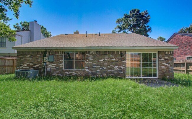 Building Photo - 9430 Halkirk St