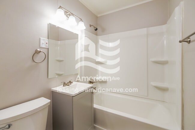 Building Photo - 2710 Fletcher St