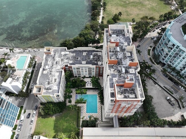 Building Photo - 2000 N Bayshore Dr