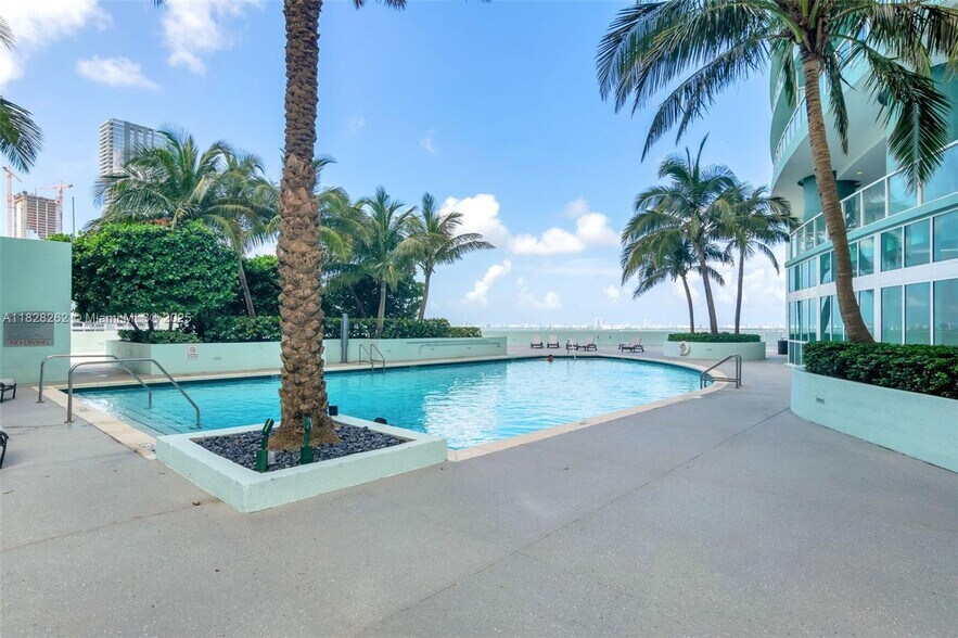 Pool - 1900 N Bayshore Dr