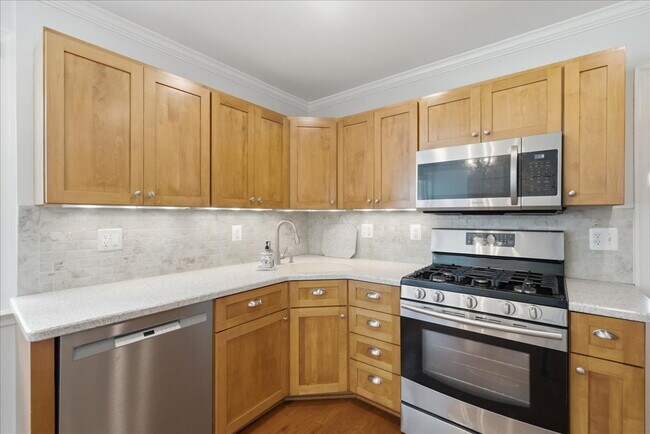 Building Photo - Charming 4-Bedroom Springfield Rambler Near Lake Accotink Park
