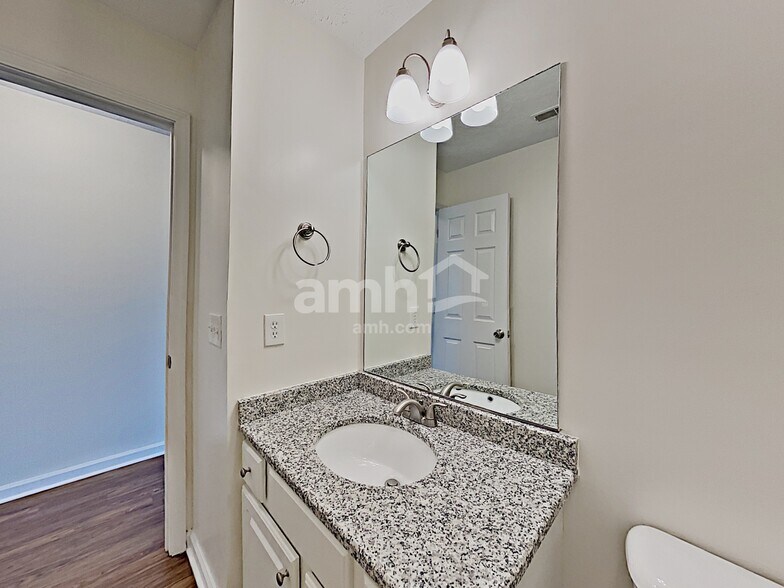 Building Photo - 615 Blossom Hill Dr
