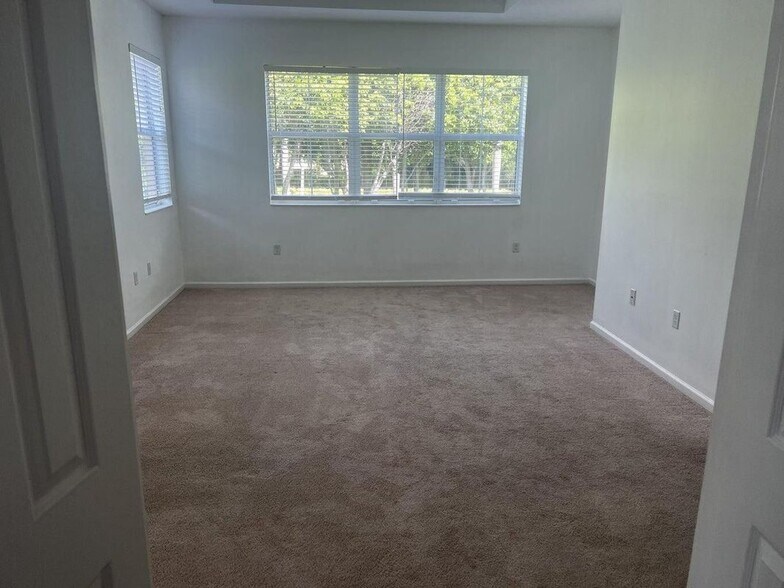 Building Photo - 9555 Phipps Ln