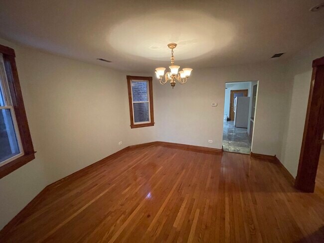 Building Photo - 3532 N Elston Ave