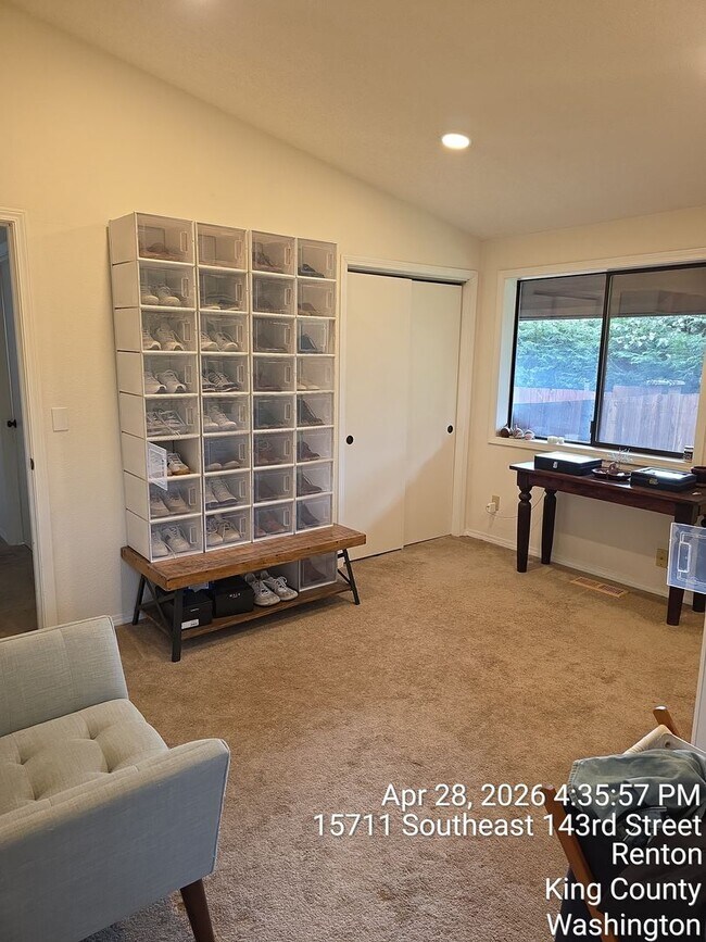 Building Photo - Renton - 4 bedroom 2.5 bath rental home - Custom home with large rooms - Available July 5th 2026