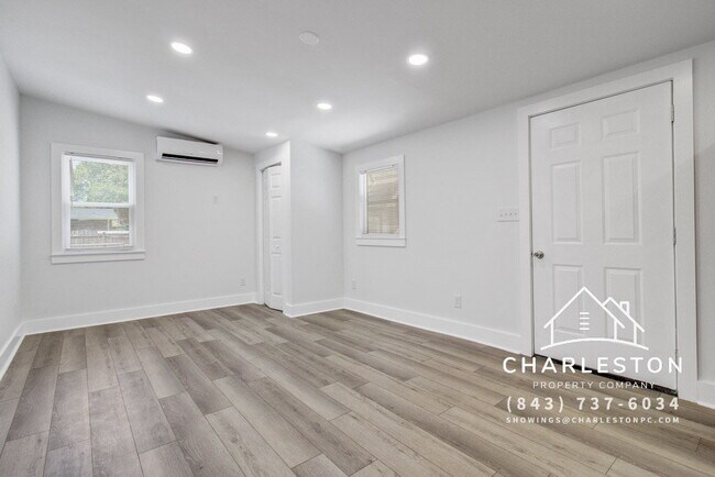 Building Photo - 816 E Estates Blvd