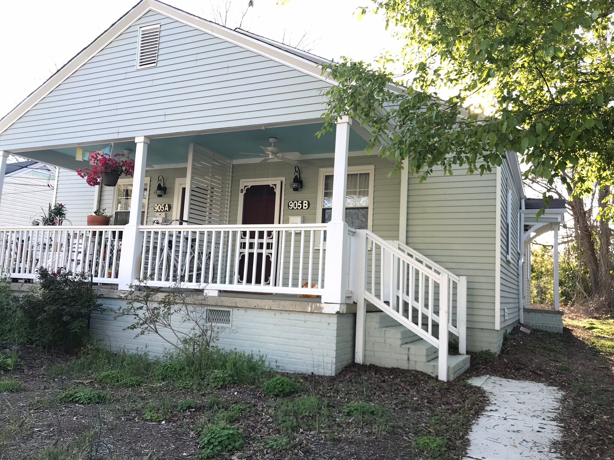 Building Photo - 905 Rosehill Ave