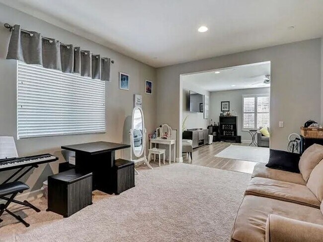 Building Photo - 445 Adobe Estates Dr