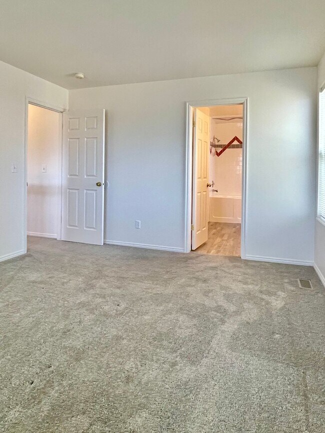 Building Photo - 1516 4000 W