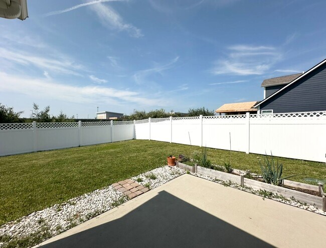 Building Photo - 1327 Sunnybrook Ln