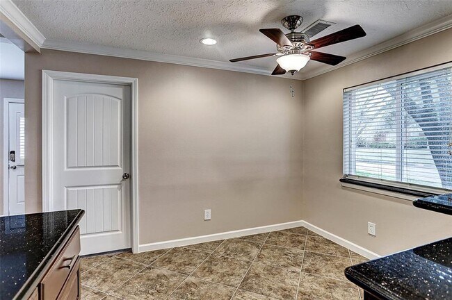Building Photo - 6031 Cerritos Dr