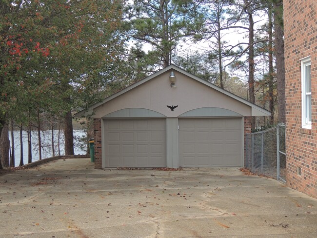 Building Photo - 5421 Thompson Cir