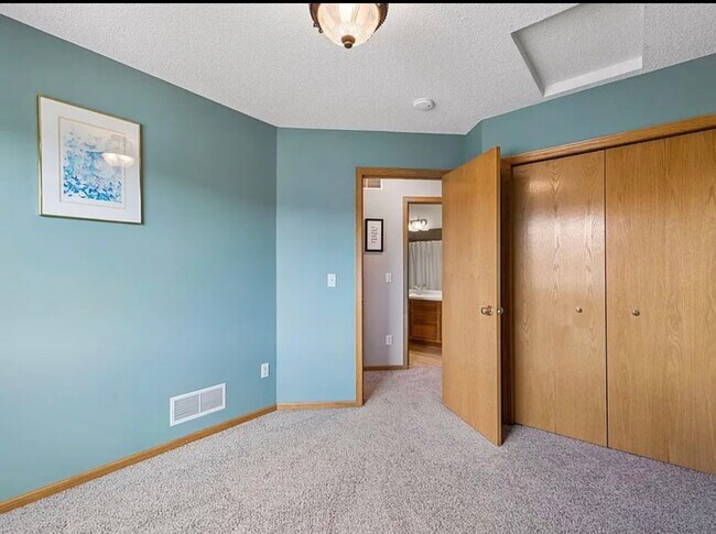 Building Photo - 1003 Heather Ln
