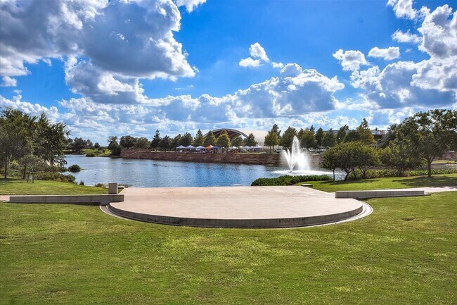 Building Photo - 1320 Robert Browning St