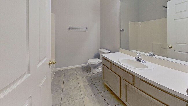 Building Photo - 2 Bed 2 Bath Condo Available in Villa Beauclerc!