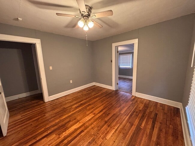 Building Photo - 3 Bedrooms- 1 Bathroom- House in East Rome!