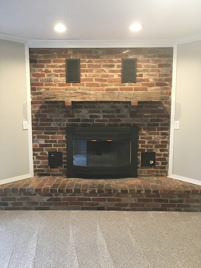 Building Photo - Great 4 Bedroom Home for Lease!