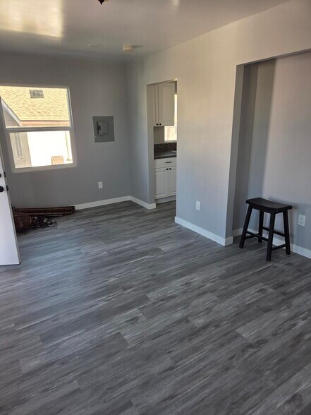 Building Photo - 4010 1/2 Rockwood St