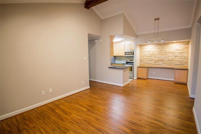 Building Photo - 2300 Augusta Dr