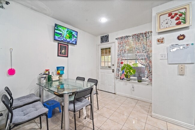Building Photo - 7306 Kransburg Ranch Dr