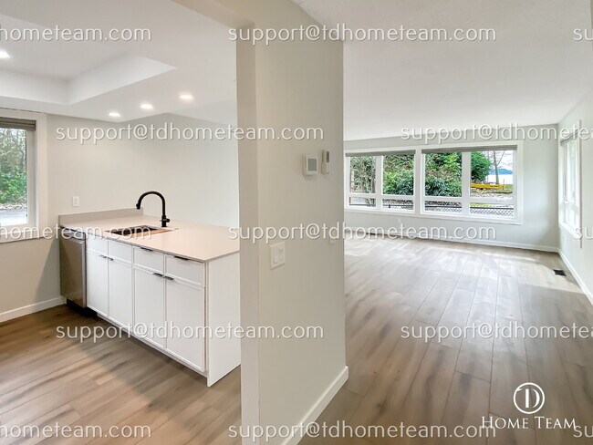 Building Photo - "Charming 1-Bed Waterfront Retreat with Scenic Lake Views & Pool in Kirkland!"