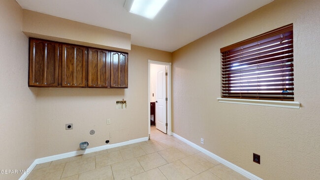 Building Photo - 801 Claravista Ln