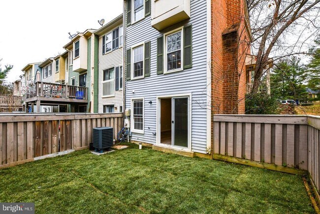 Building Photo - 20569 Strath Haven Dr