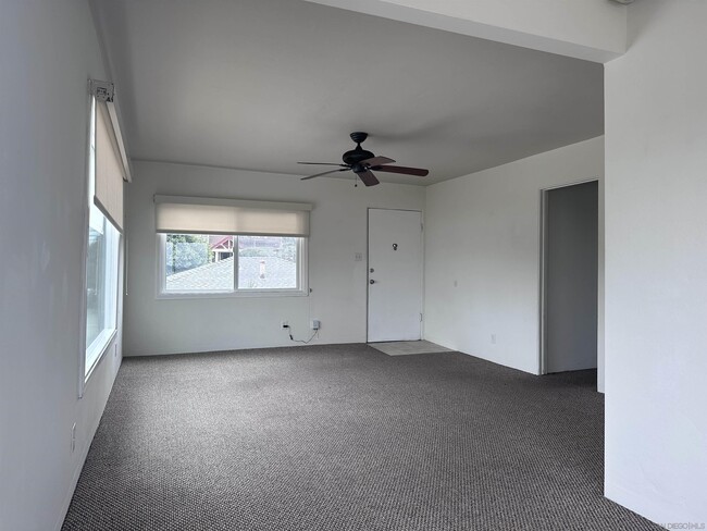 Building Photo - 1121 W Redwood St