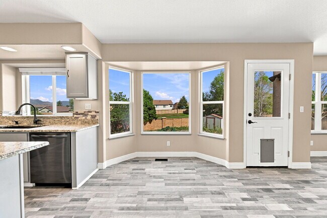 Building Photo - $2,395.95, 4 bed, 3.5 bath located in Colorado Springs with Central AC.