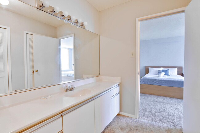 Building Photo - 2111 Richmond Hwy