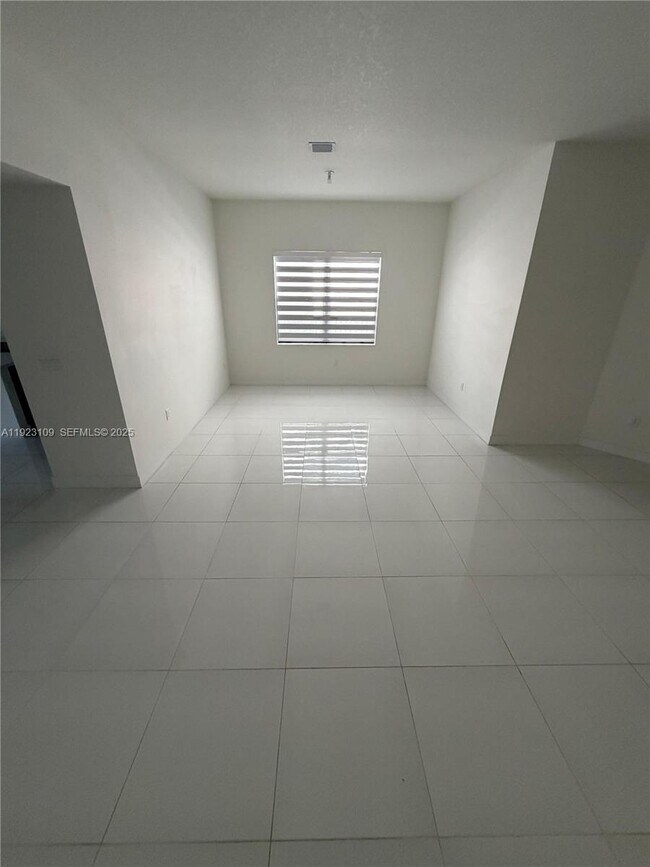 Building Photo - 4398 SW 173rd Ave