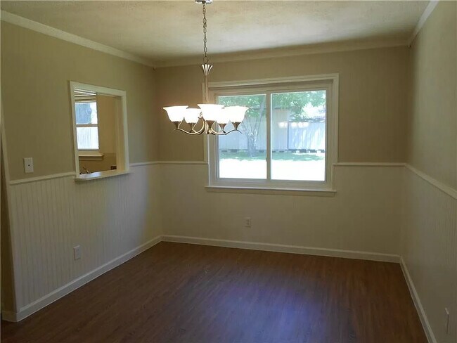 Building Photo - 606 Crane Dr