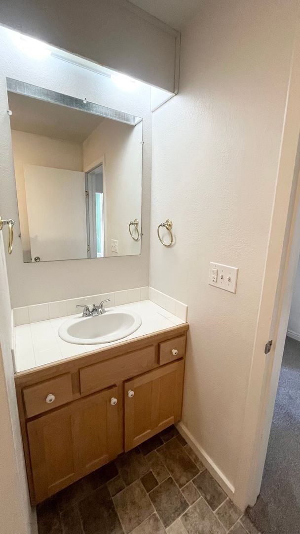 Building Photo - 2 Bedroom/1.5 Bathroom unit in Murray!