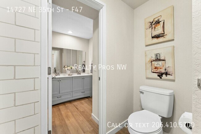 Building Photo - 14727 NE 35th St