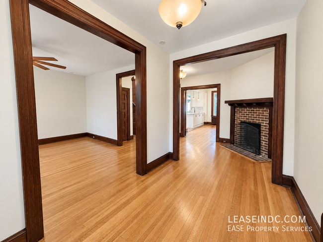 Building Photo - 1211 Park Rd NW
