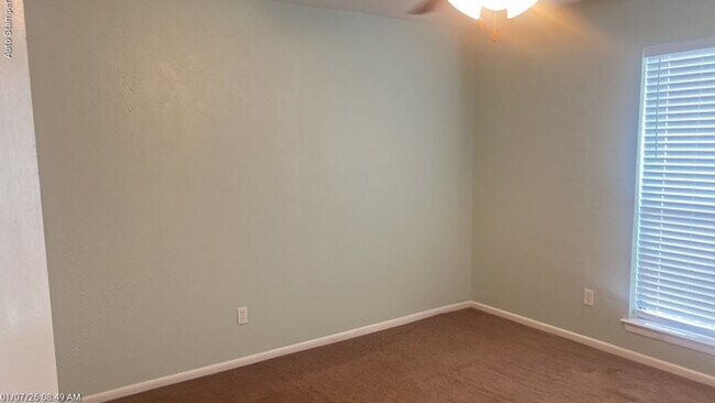 Building Photo - 3700 Dauphine Ct