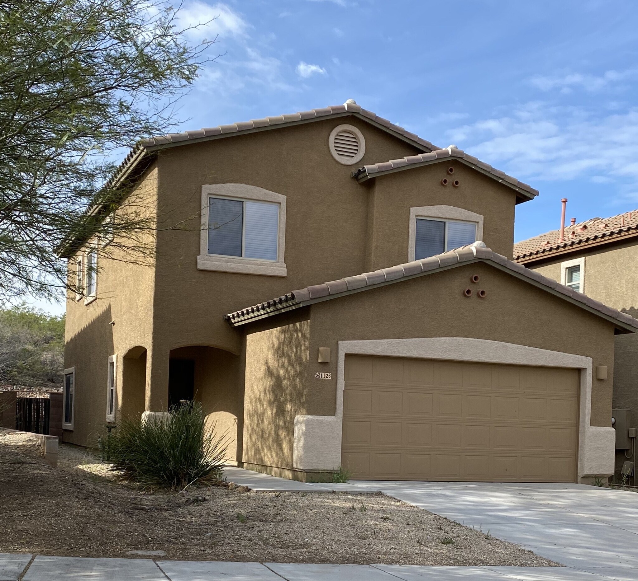 Building Photo - 1126 E Mt Shibell Dr