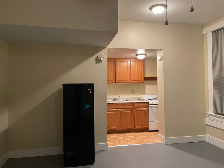 Building Photo - 5920 Kellogg Ave