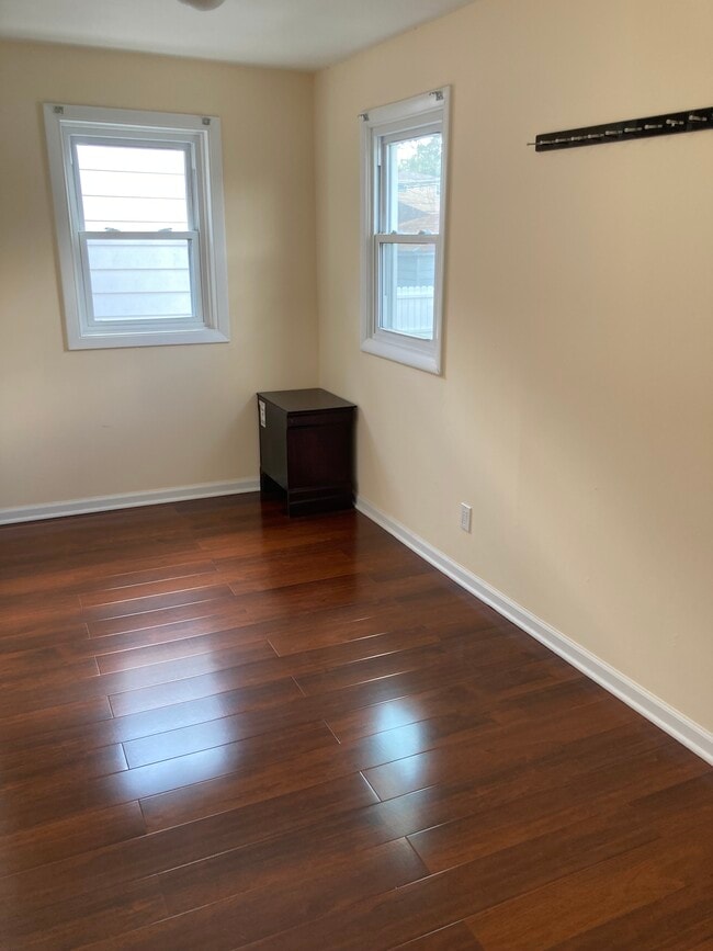 Building Photo - 4830 N Tripp Ave