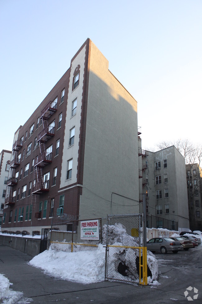 Building Photo - Kingsbridge Court