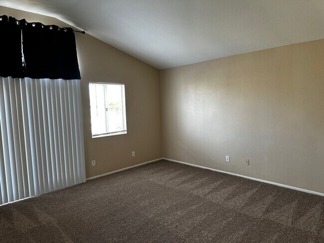 Building Photo - Beautiful Orangecrest Rental – Move-In Ready!