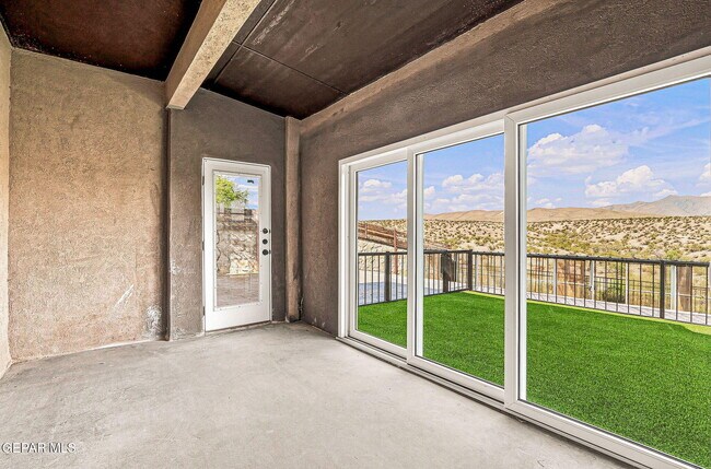 Building Photo - 641 Bariloche Dr